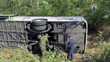 Пассажирский автобус съехал в кювет в Ровеньковском округе
