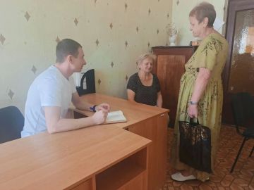 В отделе жизнеобеспечения города Петровское состоялся личный прием граждан депутата Совета городского округа город Красный Луч Николай Суховерхов