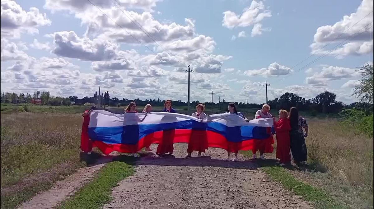 С Днем флага России!. Три цвета — одна страна