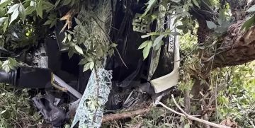 Сотрудники полиции устанавливают обстоятельства ДТП на автодороге в Антраците