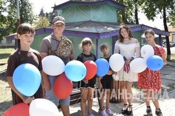 В Марковке прошла праздничная программа ко Дню Государственного флага Российской Федерации
