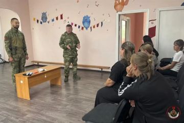 Росгвардейцы провели занятие по безопасности для сотрудников детских садов в ЛНР