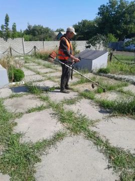 В пгт Кленовый и в пгт Большекаменка выполняют работы по благоустройству