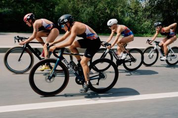 Михаил Дегтярёв: Исполком World Triathlon принял решение о полноценном допуске сборной России по триатлону: наши атлеты смогут выступать в национальной форме, под флагом России, а в случае победы будет звучать российский гимн