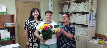 Сотрудница филиала № 9 ГКУ ЛНР "РЦСЗН" в Лутугинском м.о. Ирина Рожкова удостоена звания «Ветеран труда»