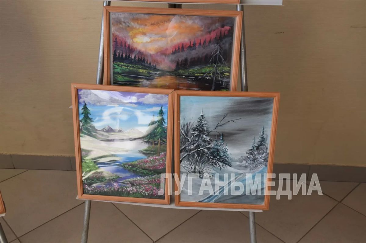 В Центре культуры и досуга «Заря» города Первомайска открылась выставка пейзажей «Все сезоны красоты»