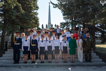 В Луганске отметили День Государственного флага