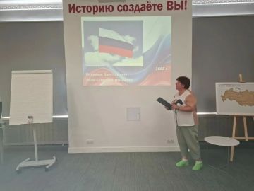 В Лутугинском Доме культуры прошла программа «Знатоки российской символики»