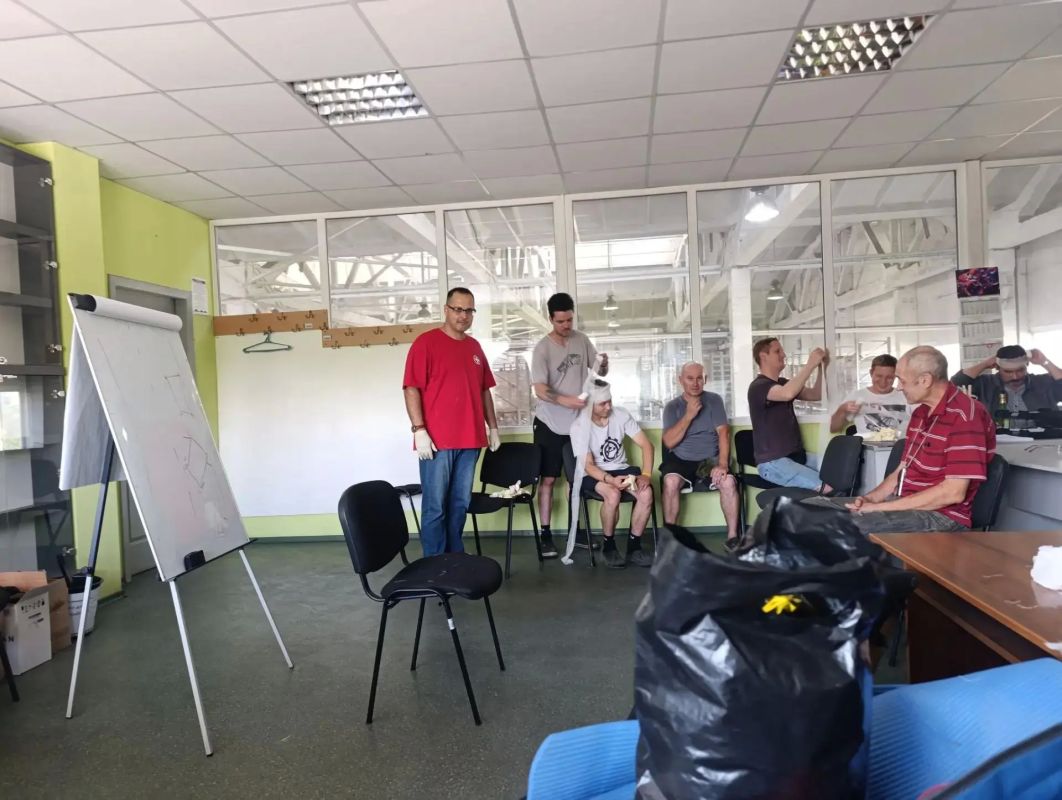 Более 300 сотрудников одной из коммерческих организаций Луганска прошли обучение первой помощи