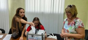 Есть темы, которые находятся вне времени, над ними не властны ни эпохи, ни политические решения, одна из них — сохранение исторической правды и благодарной памяти о тех, кто ценой собственной жизни отстаивает будущее нашей...
