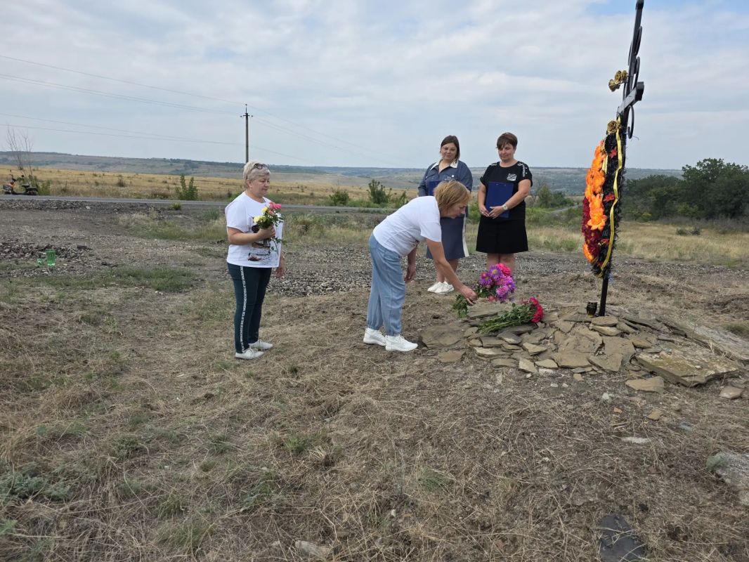 Накануне праздника - Дня шахтера в Малоивановке у памятника погибшим шахтёрам состоялся митинг — реквием в память о трагических событиях 3 мая 2016 года