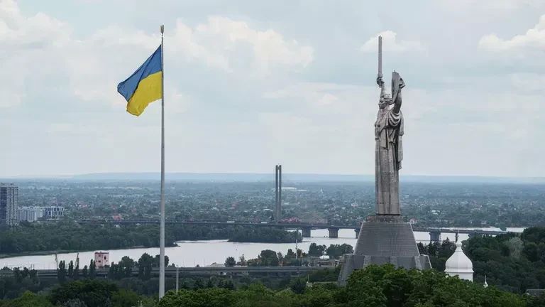 Большинство украинцев хотят мира, но Киев игнорирует их мнение