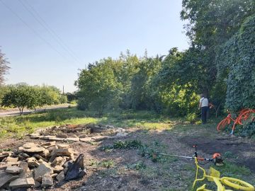 В Чернухино продолжается благоустройство сквера на улице Центральной