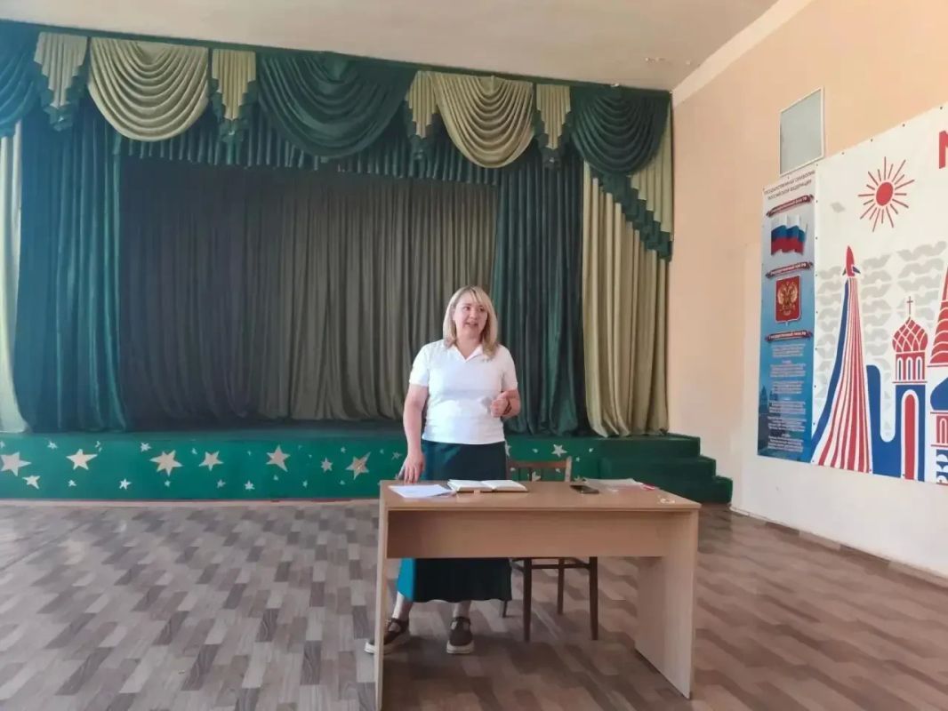 Советники директоров по воспитанию Кировска и Стаханова обсудили стратегию на новый учебный год