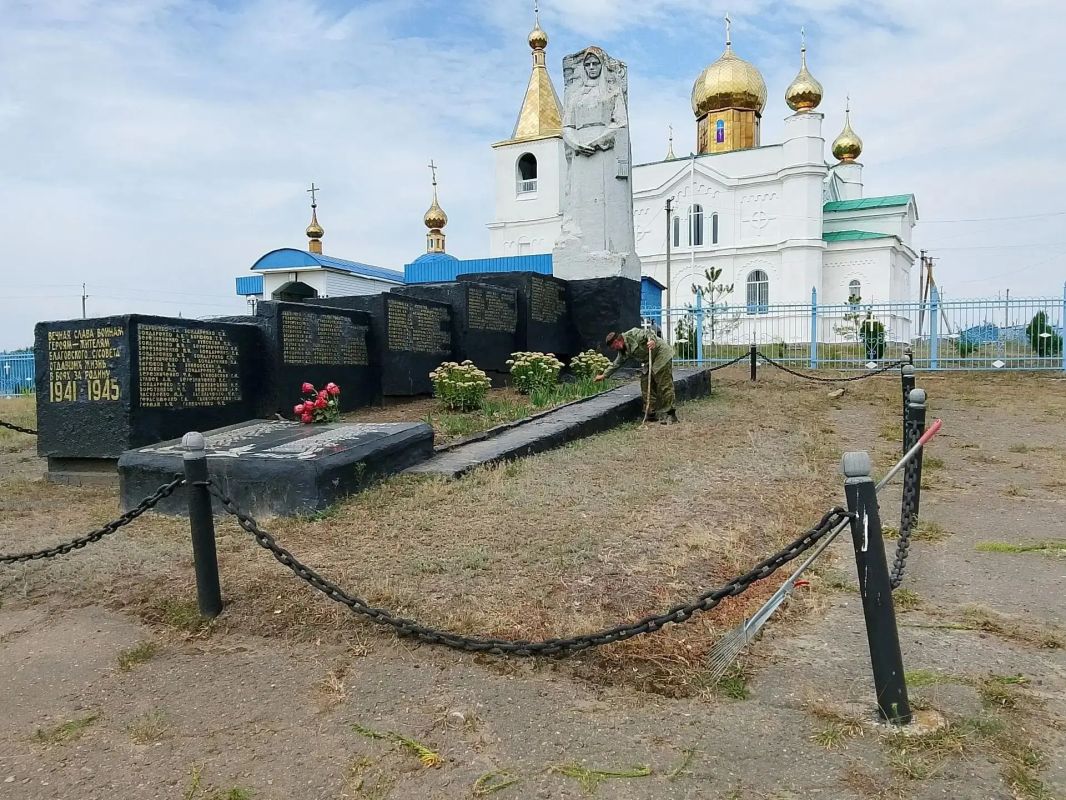 Чистота и порядок: в Благовке продолжаются работы по благоустройству