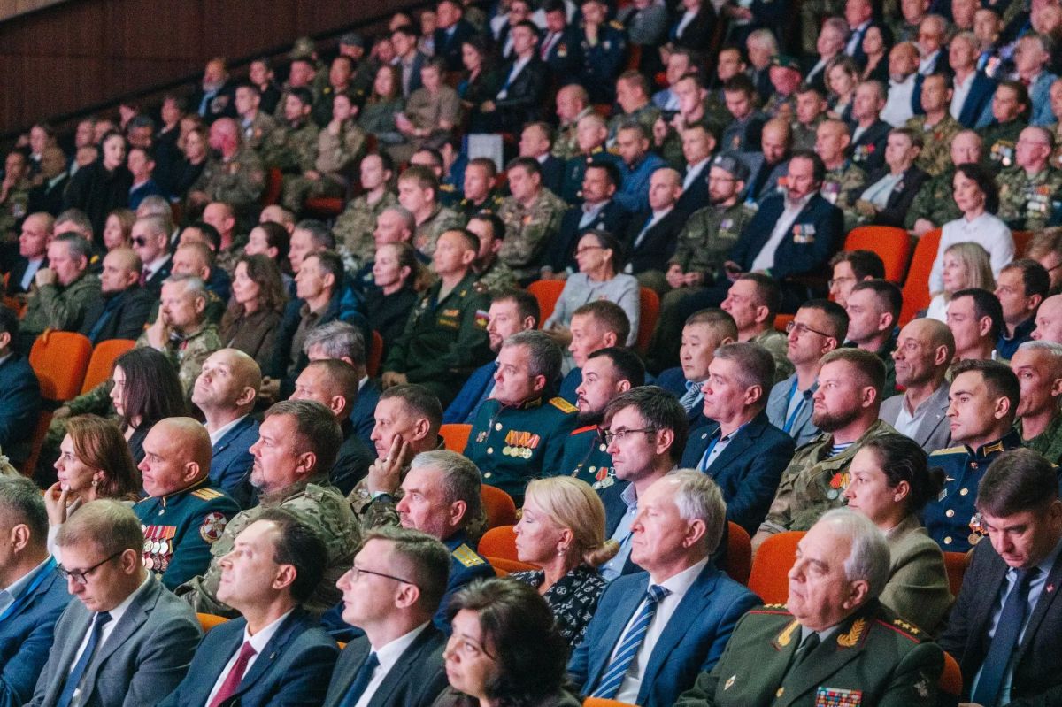 На Всероссийском форуме ветеранов СВО «Вместе победим» прошло пленарное заседание «СВОИ»