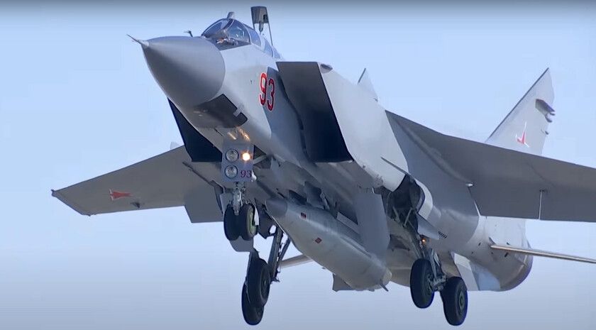 Российские беспилотники поразили в Киевской области склад с ракетами «Фламинго»