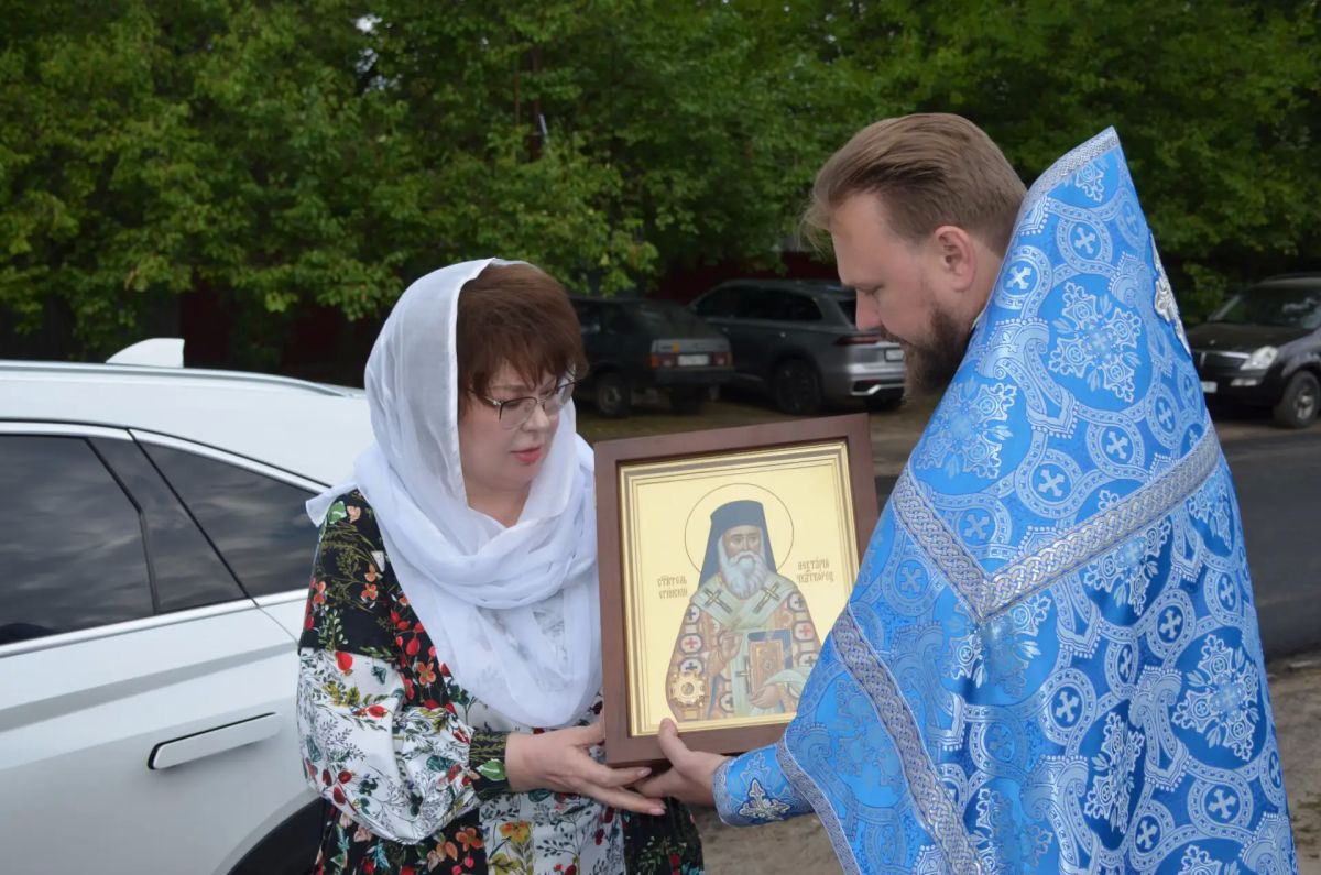 В Новоайдарский округ прибыла икона Святого Нектария Эгинского