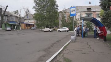 В шахтёрском посёлке Дубовский Антрацитовского округа в преддверии Дня шахтёра прошла торжественная памятная акция