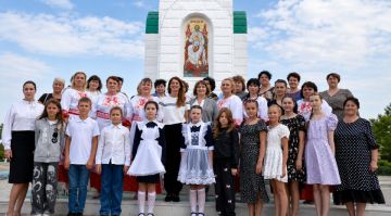 Обновленный мемориальный комплекс и крытую сцену открыли в Перевальском округе