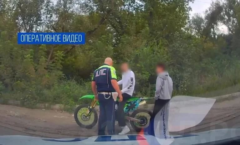 В Луганске полицейские устроили погоню за 15-летним водителем питбайка