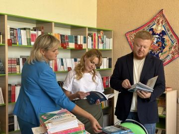 Иван Кусов: Сегодня совместно с сенатором РФ Дарьей Сергеевной Лантратовой посетили несколько образовательных организаций Луганской Народной Республики