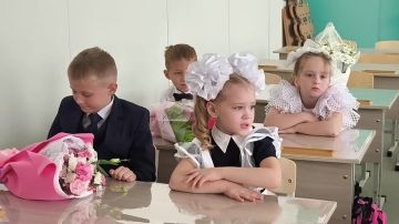 После линейки прошли по обновлённой школе