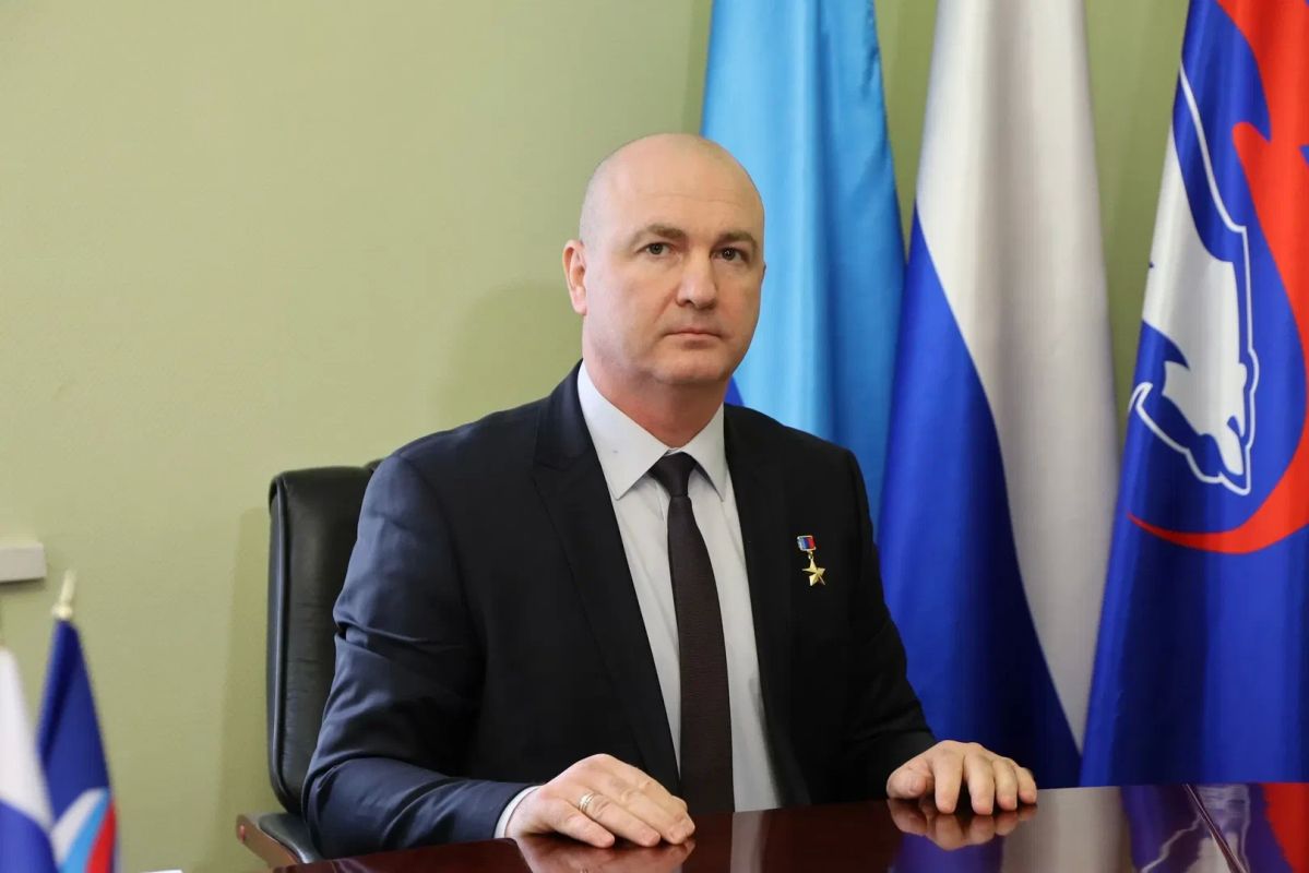 Сегодня, 1 сентября, свой день рождения отмечает Ян Витальевич Лещенко — депутат Народного Совета ЛНР, председатель профильного комитета, Герой Луганской Народной Республики и кавалер ордена Мужества