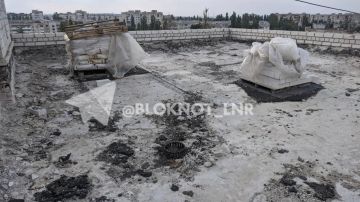 В Лисичанске ЛНР сняли рубероид с крыши и бросили — жителей заливает