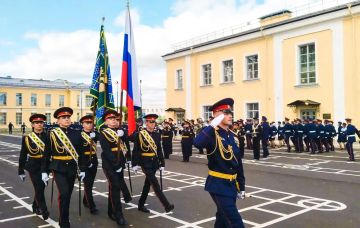 Офицеры СК России, обучающиеся ведомственных академий, кадетских корпусов и профильных классов отметили День знаний