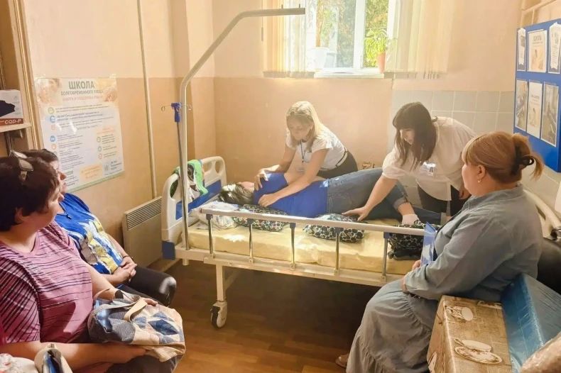167 человек прошли обучение в Школах ухода