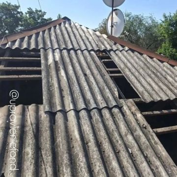 Луганский филиал отремонтировал крышу многоэтажки на улице Звейнека