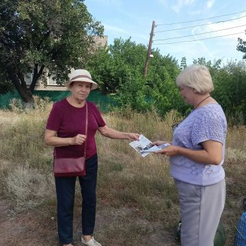 Сегодня сотрудники отдела жизнеобеспечения г. Петровское, пгт. Штеровка управления развитием территорий Администрации с целью профилактики проявлений терроризма и экстремизма, повышения антитеррористической защищённости...