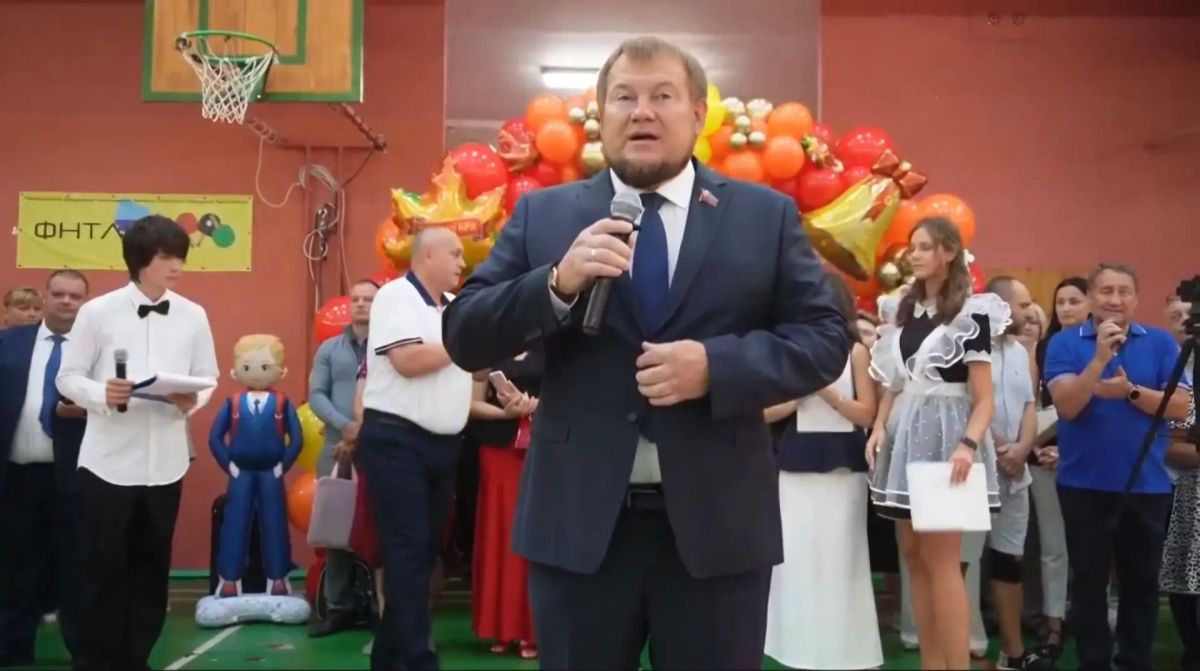 Денис Колесников: В первый день осени побывал в двух школах Луганска в Луганском учебно-воспитательном комплексе «Интеллект» и школе-интернате для слепых и слабовидящих детей «Особый взгляд»