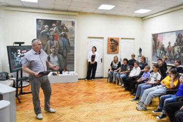 В Галерее искусств Луганска прошло культурно-просветительское мероприятие, посвящённое Дню солидарности в борьбе с терроризмом