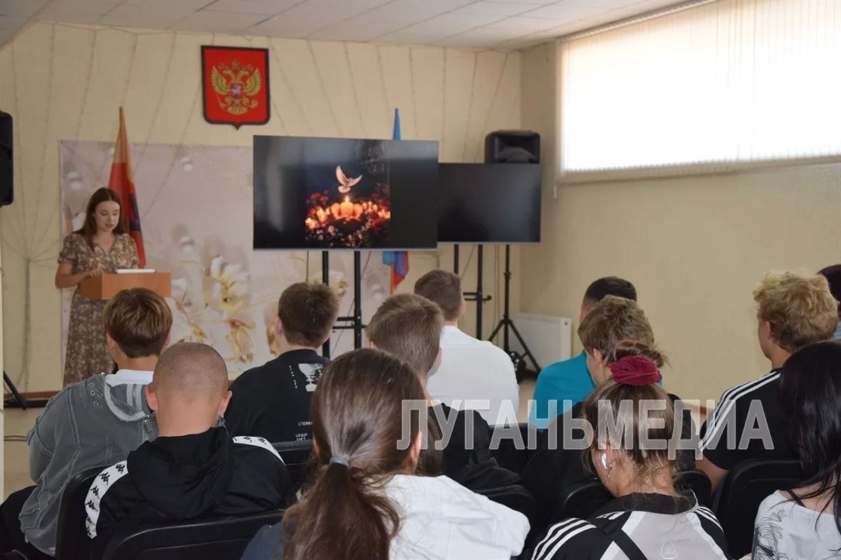 В Славяносербске почтили память жертв террористических актов