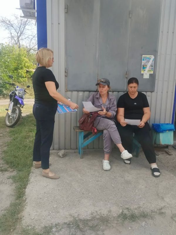 В пгт Михайловка с жителями поселка провели беседу по соблюдению правил пожарной безопасности