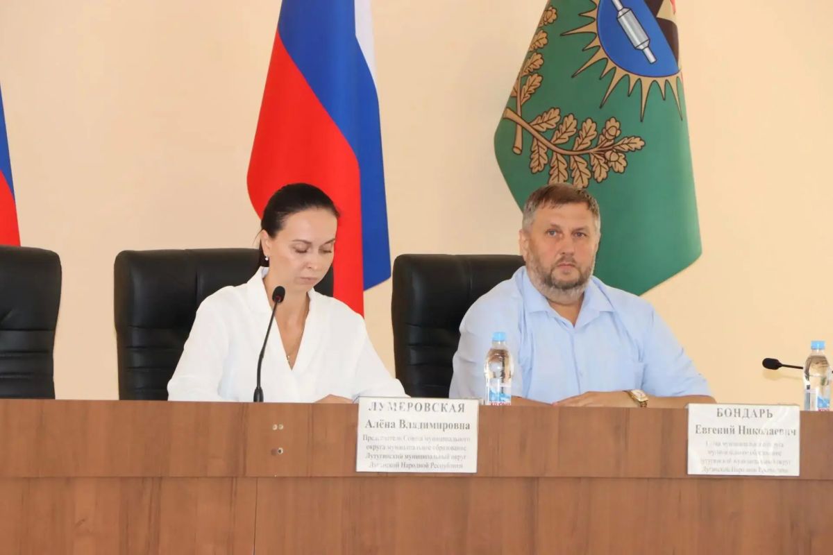 Евгений Бондарь: Вчера в нашем округе состоялись публичные слушания по проекту решения Совета Лутугинского муниципального округа «О внесении изменений в Устав муниципального образования»