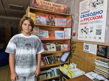 В Лутугинской центральной районной библиотеке оформлена книжная выставка «Слава воину-победителю»