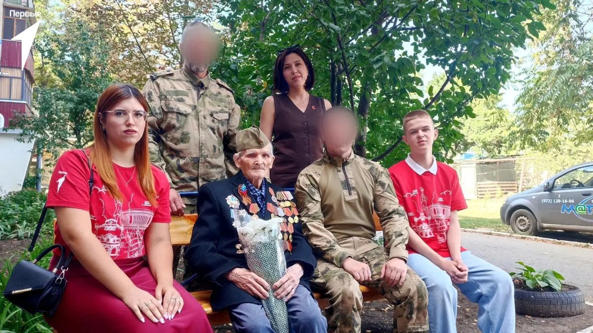 Встреча поколений: в Славяносербском районе поздравили ветеранов