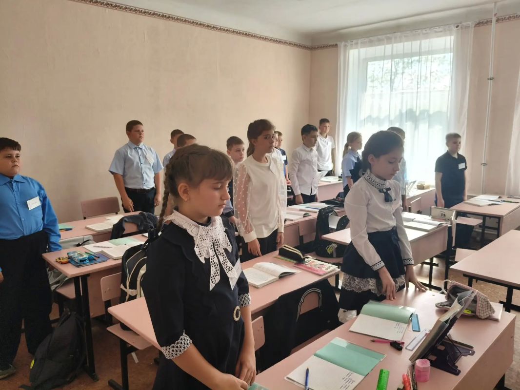 Сегодня Лутугинская средняя школа № 2 присоединилась ко Дню солидарности