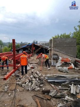 В столице ЛНР продолжается капитальный ремонт кровель многоэтажек