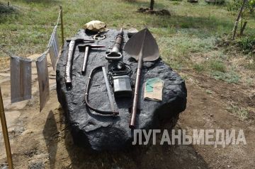 Ветераны-горняки Брянки создали инсталляцию, посвященную шахтерскому труду