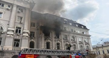 В украинских СМИ появилась информация об ударе по зданию СБУ в центре Киева