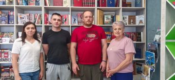 Волонтёры группы «Помощь сельским библиотекам Русского Севера» посетили Славяносербскую библиотеку