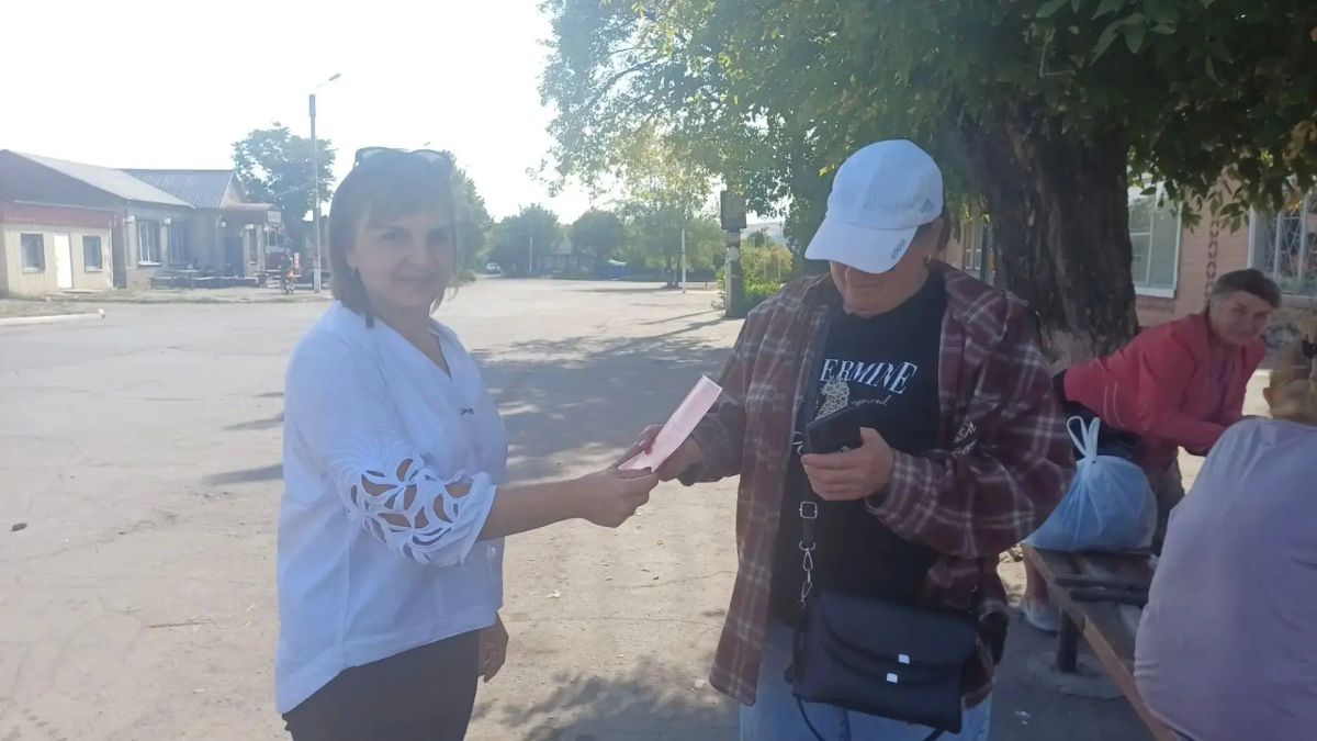 4 сентября сотрудники отдела жизнеобеспечения г. Вахрушево, г. Миусинск, пгт. Хрустальное управления развитием территорий Администрации проводили разъяснительную работу с жителями города Миусинск о необходимости...
