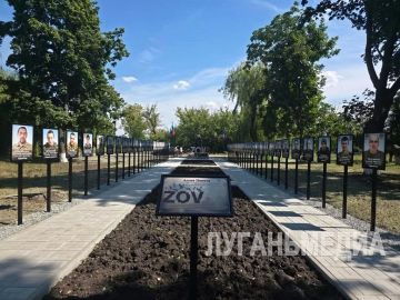 В селе Червоная Поляна Антрацитовского м. о. открыли памятный знак землякам, погибшим при выполнении задач специальной военной операции, и ведущую к нему Аллею Памяти героев СВО