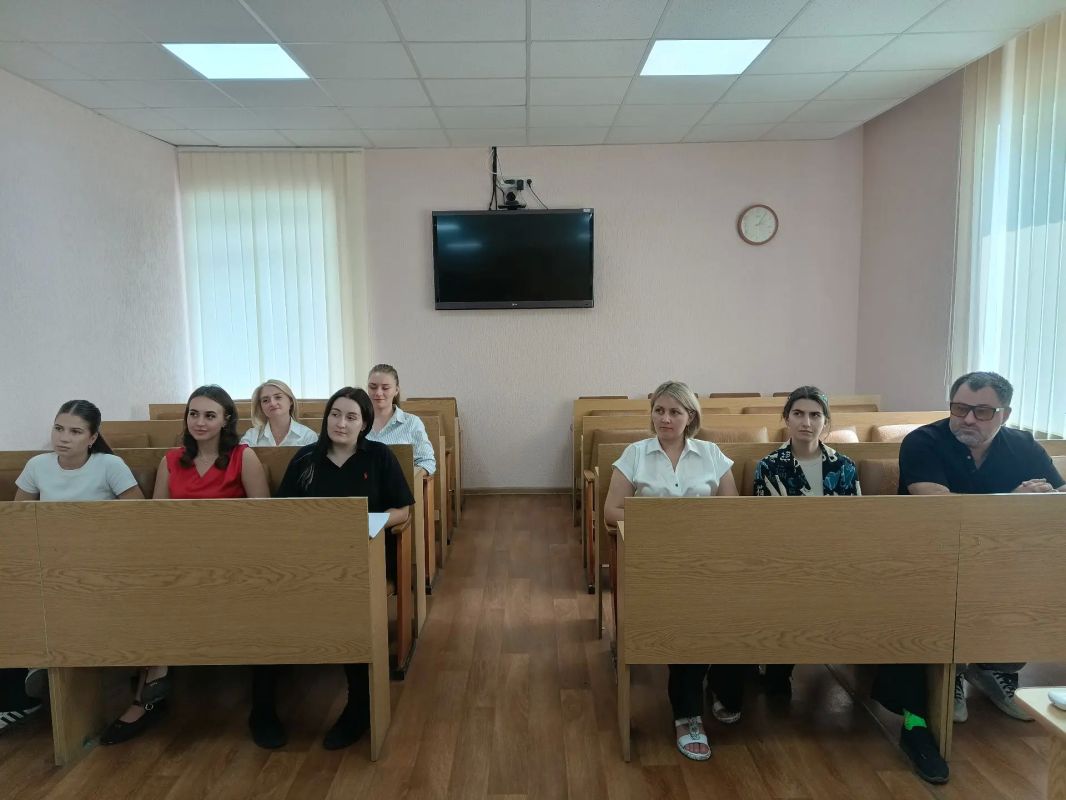 Заседание Молодёжного совета в Ровеньках: планирование работы на учебный год