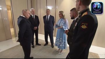 Россия должна укреплять внутриполитическую ситуацию и устойчивость государственности, несмотря на внешнее давление и угрозы, заявил Владимир Путин на встрече с пятёркой лидеров списка кандидатов «Единой России» на выборах в...