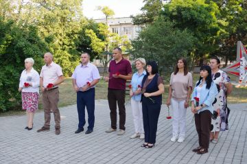 В Славяносербске почтили память воинов, чьи имена остались неизвестными, но чей подвиг навсегда вписан в историю